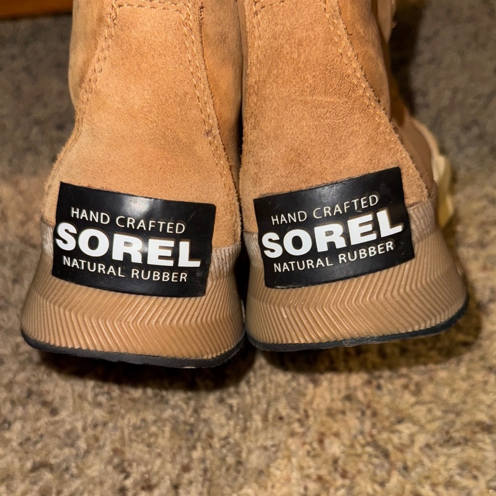Sorel Tan and Black Outdoor Boots - Picture 4 of 7